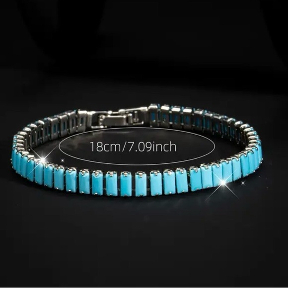 Elegant Gold and Turquoise Bracelet - Picture 2 of 2